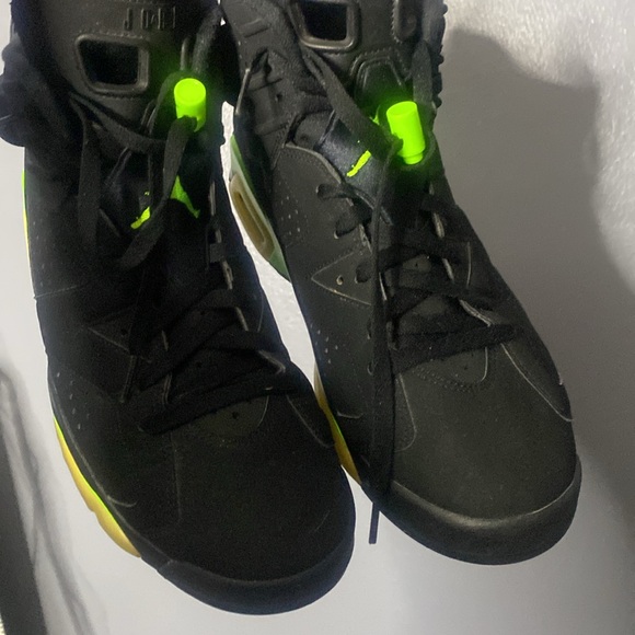 Jordan 6 electric green size 11.5 men no box preowned - Picture 2 of 2